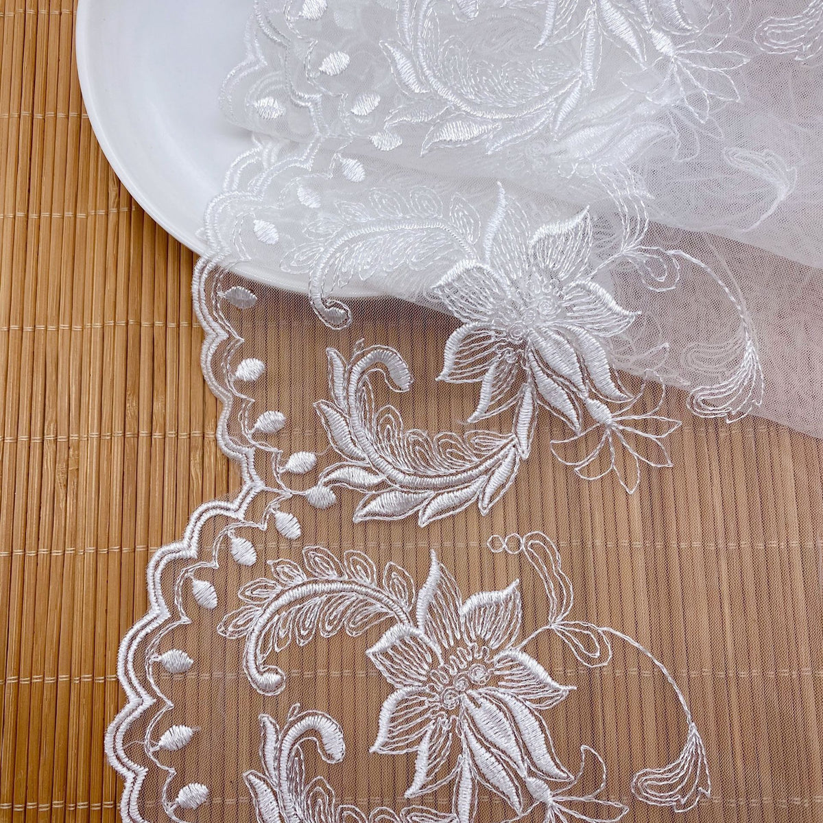 20 Yards Embroidered White Floral Galloon Lace 1 Width 