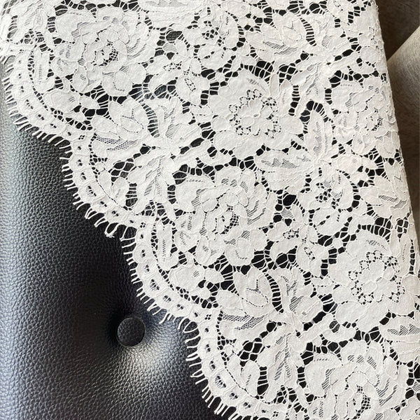 幅155cm x 長さ150cm 中空まつげ花刺繍ケミカルレース生地 – iriz Lace